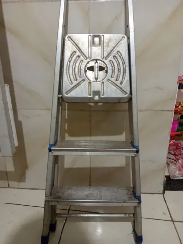 Escada de alumínio 3 degraus