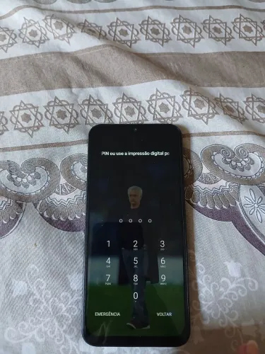 Vende celular hediondo 15c novo 980 apenas duas semana de uso... *