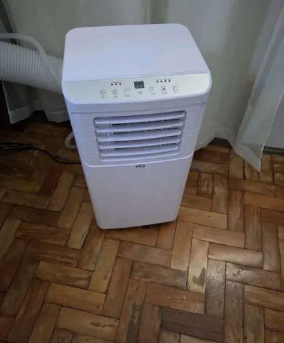 Ar condicionado portátil, novinho com condições ótimas e fácil de se instalar.