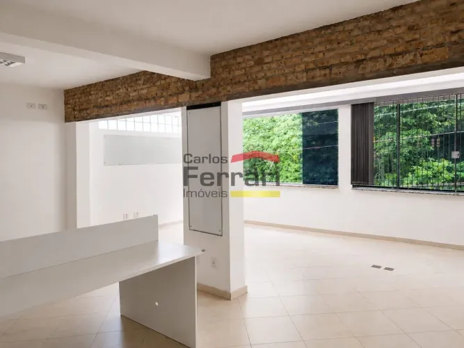 Prédio Comercial no Horto, 3 andares, localização privilegiada, 5 vagas
