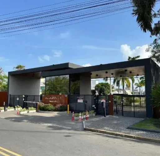 Casa de alto padrão no Portal do Sol, em condomínio fechado, com lazer completo, segurança