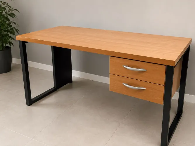 Mesa com gaveteiro embutido