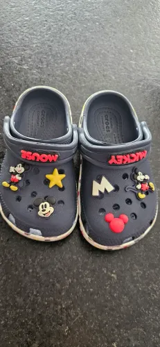 Crocs tamanho c8