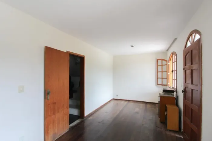 Casa à Venda - Alípio de Melo, 4 Quartos, 291 m2