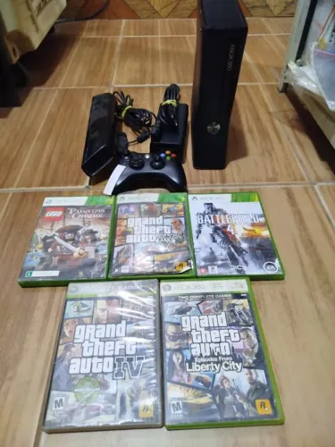 Xbox 360 Slim com jogos e Kinect