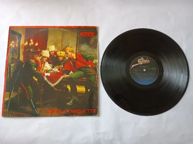 LP Accept - Russian Roulette - 1986 - Com ondulação no disco - Leia descrição