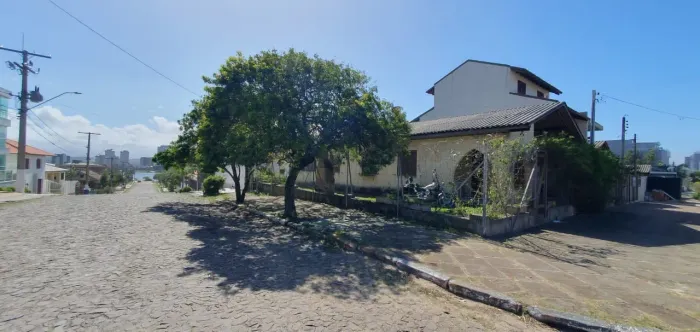 Alugo casa em Torres, na Praia da Cal, temporada