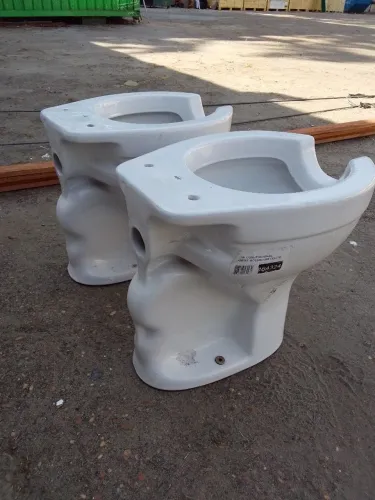 Vaso sanitário para pessoas com necessidades especiarias