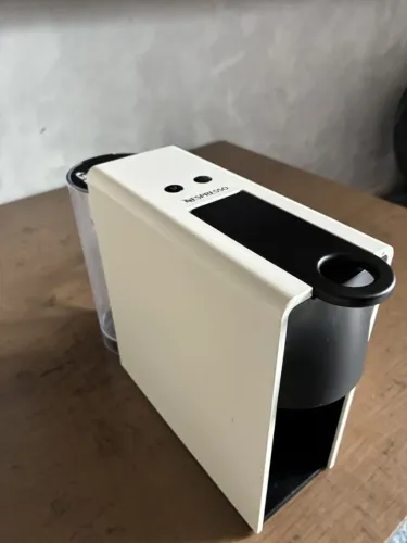 Cafeteira Nespresso Essenza