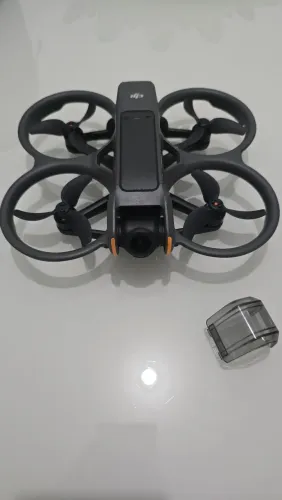 DJI Avata e Combo Fly more com acessórios 