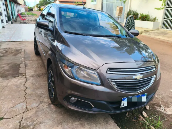 Chevrolet Onix Hatch LT 1.4 8V Flex Power Mec. 4P 2014