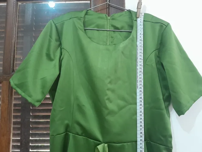 Vestido para festas verde oliva