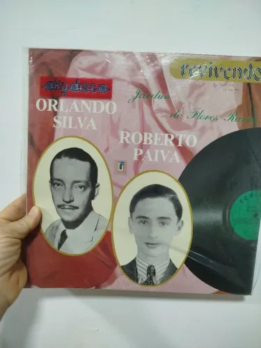 Vinil tenho 900 apartir de 10 reais.