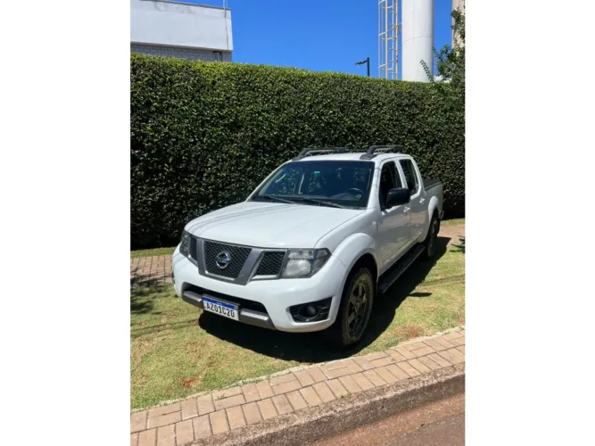 Nissan Frontier SV AT. CD 4X4 2.5 TB Dies. Aut. 2015