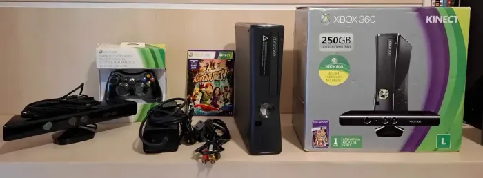 Xbox 360 S Preto + Jogo Kinect Adventures
