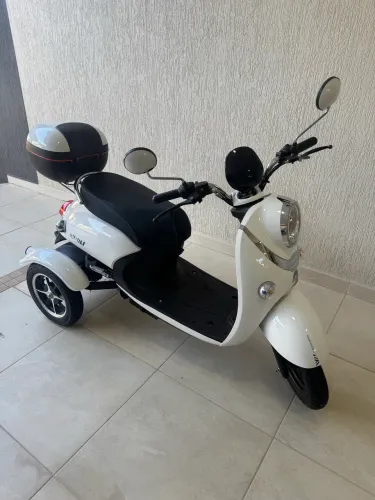 Scooter triciclo elétrico 