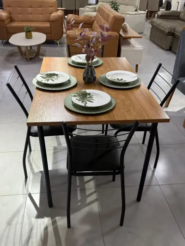 Mesa com 4 cadeiras preto