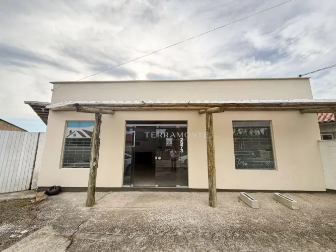 Sala com terreno 528m² e estacionamento próprio + kitnet para renda