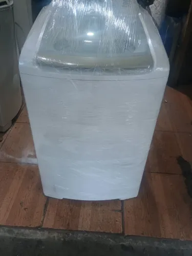 Máquina de lavar Electrolux 10 kg semi-nova