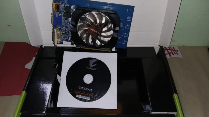 GT 730 2GB Gigabyte ? COM CAIXA, CD E MANUAL