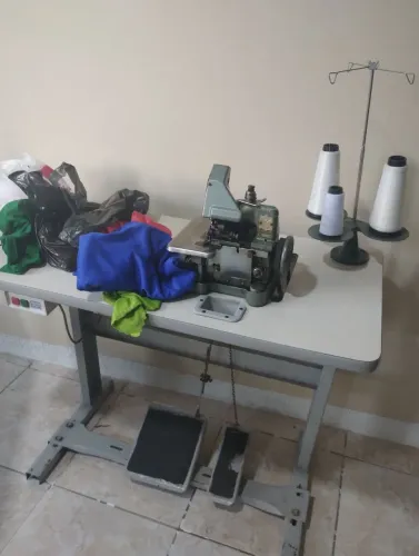 Máquina overloque semi industrial