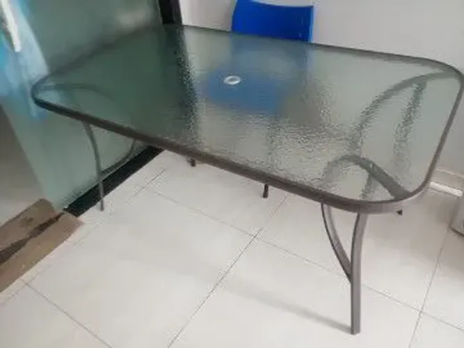 Mesa de jantar semi nova 