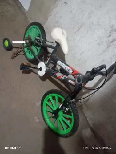 Bicicleta infantil com rodinha