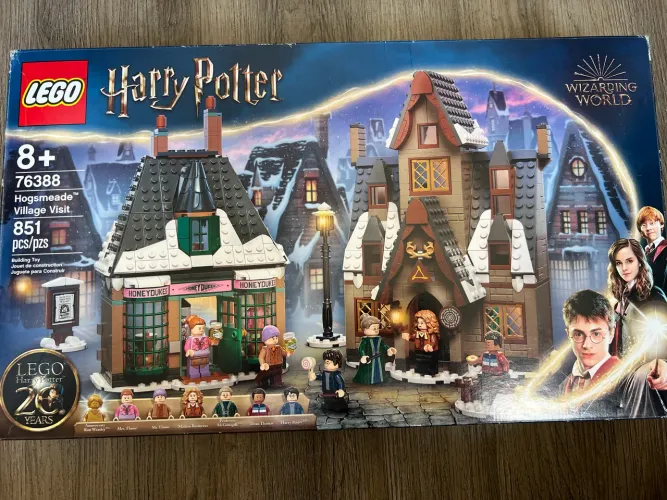 LEGO Harry Potter: Hogsmeade Village Visit #76388 851pçs