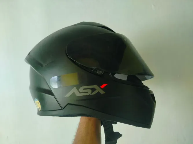 Vendo ou troco Capacete ASX Em perfeito estado 
