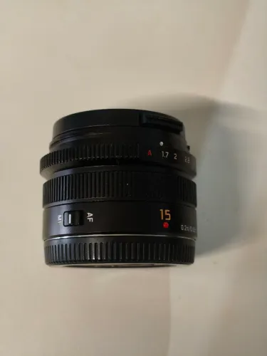 Lente Leica Summilux 15mm 1.7 para câmeras MFT