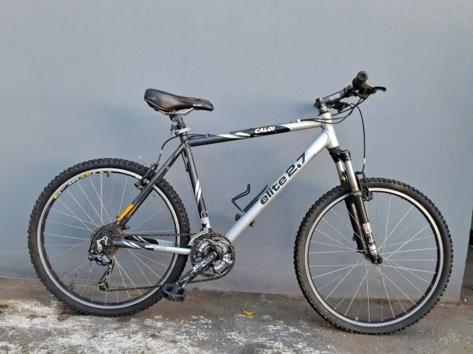 Vendo bicicleta Caloi Elite tudo funcionando