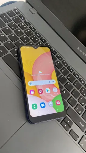 A01, celular simples porém novinho