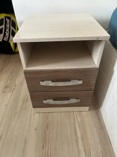 Criado / Mesa de cabeceira