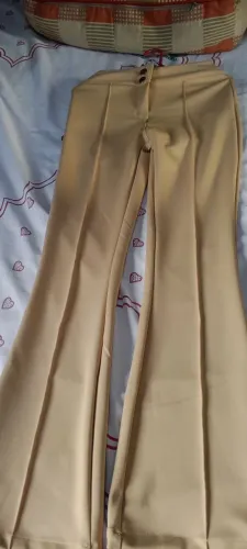 Calça bailarina lindíssima....cor creme 