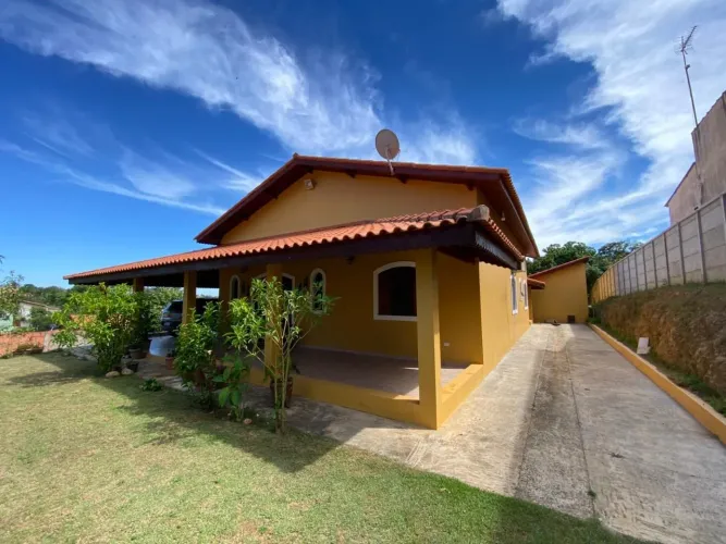Chácara 2.000m² Capanema-Araçoiaba da Serra | 3 Dorms, Suíte, Piscina 5x10 | 400m Raposo k