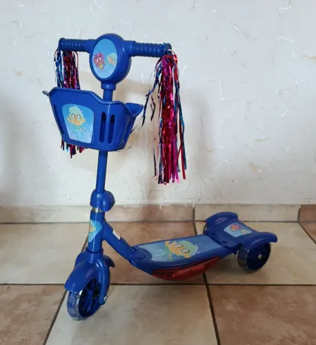Patinete Infantil 3 Rodas com Led e Cesta