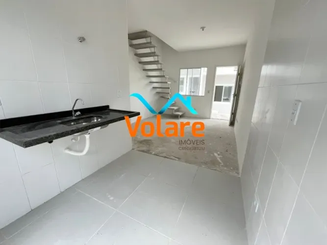 Casa em Condomínio à Venda em Cotia-SP - Chácara Vista Alegre: 2 Quartos, Sala, Banheiro e