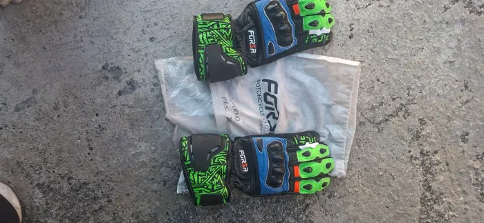 Luvas esportivas para moto