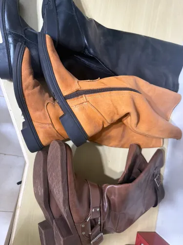 3 pares de botas