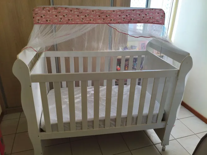 Berço Infantil completo com colchao e acessórios