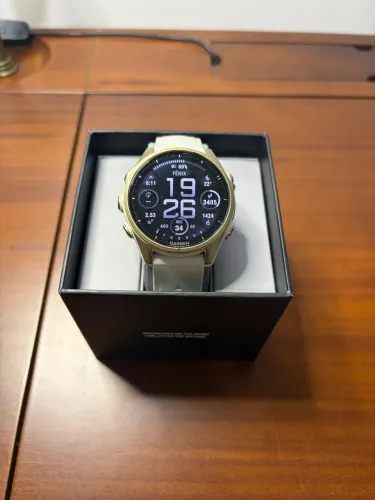 Garmin Fenix 8 43mm Lunar Gold Amolled Saphire