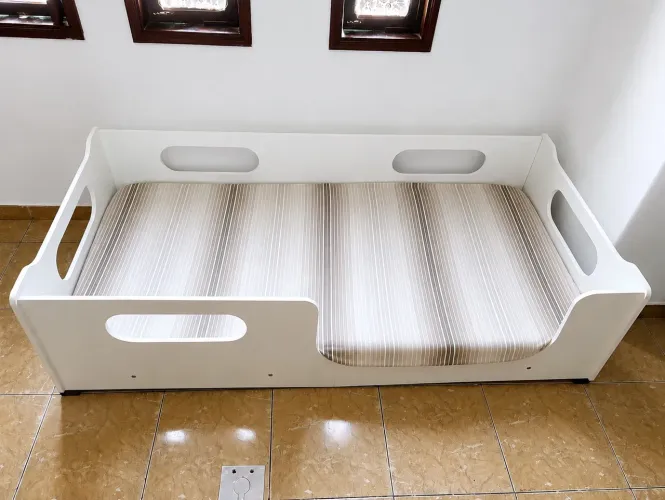 cama montessoriana infantil