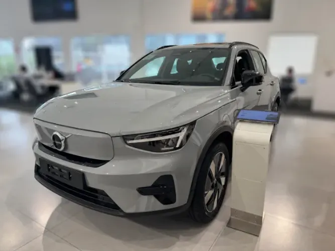 Volvo EX40 Plus P6 (elétrico) 2026
