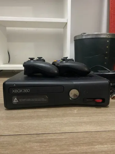 XBOX360 desbloqueado com 2 controles, kinect e +20 jogos