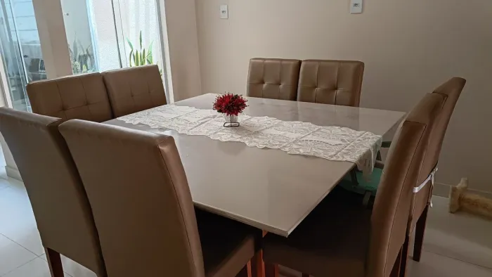 Vendo mesa quadrada (1,50x1,50) em MDF OFF WHITE