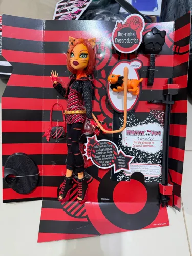 MONSTER HIGH CREEPRODUCTION TORALEI RECOLOCADA NA CAIXA