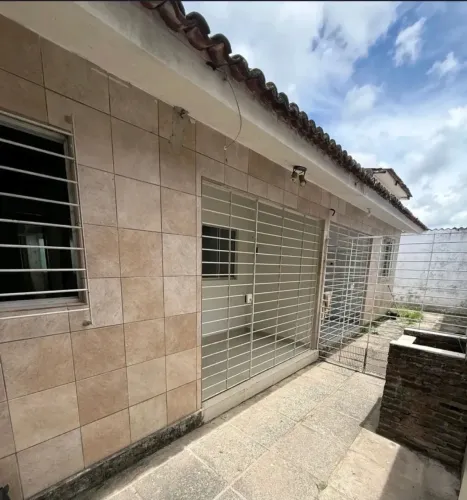 Casa com 45 metros reformada porcelanato exelente localização