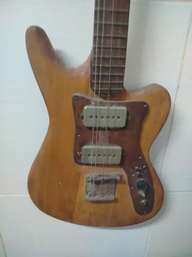 Guitarra para reformar de madeira
