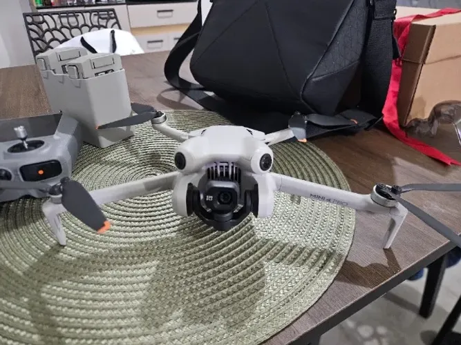Drone Dji Mini 4 Pro Fly More Combo 3 Baterias (com Tela)