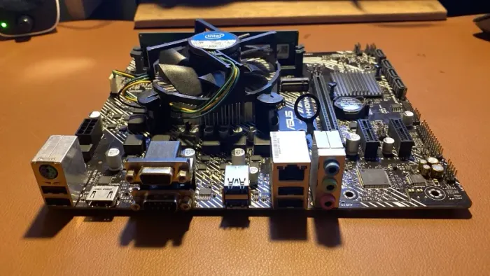 kit i3 10100f placa mae asus  e placa de video